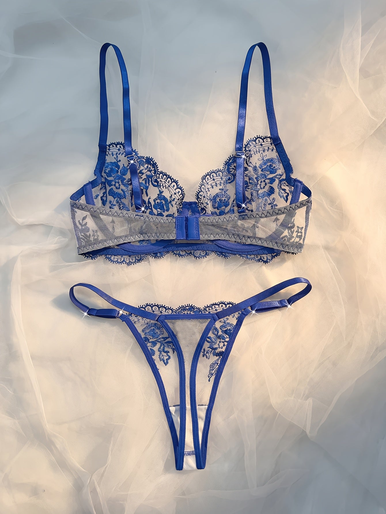 Vrouwelijke Lingerieset met Bloemenprint en Kant – Semi-doorschijnend