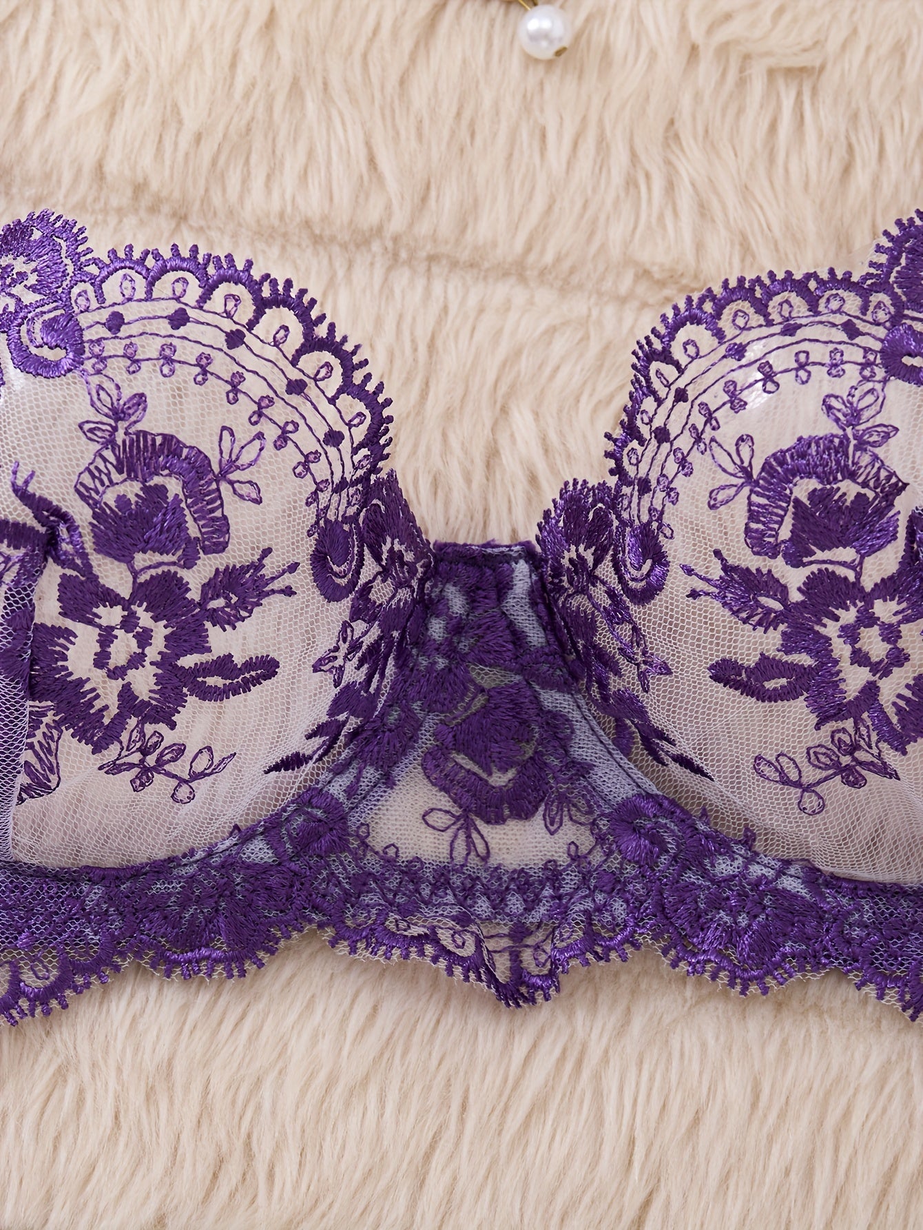 ELEGANT Embroidered Lingerieset met Mesh String – Semi-doorschijnend