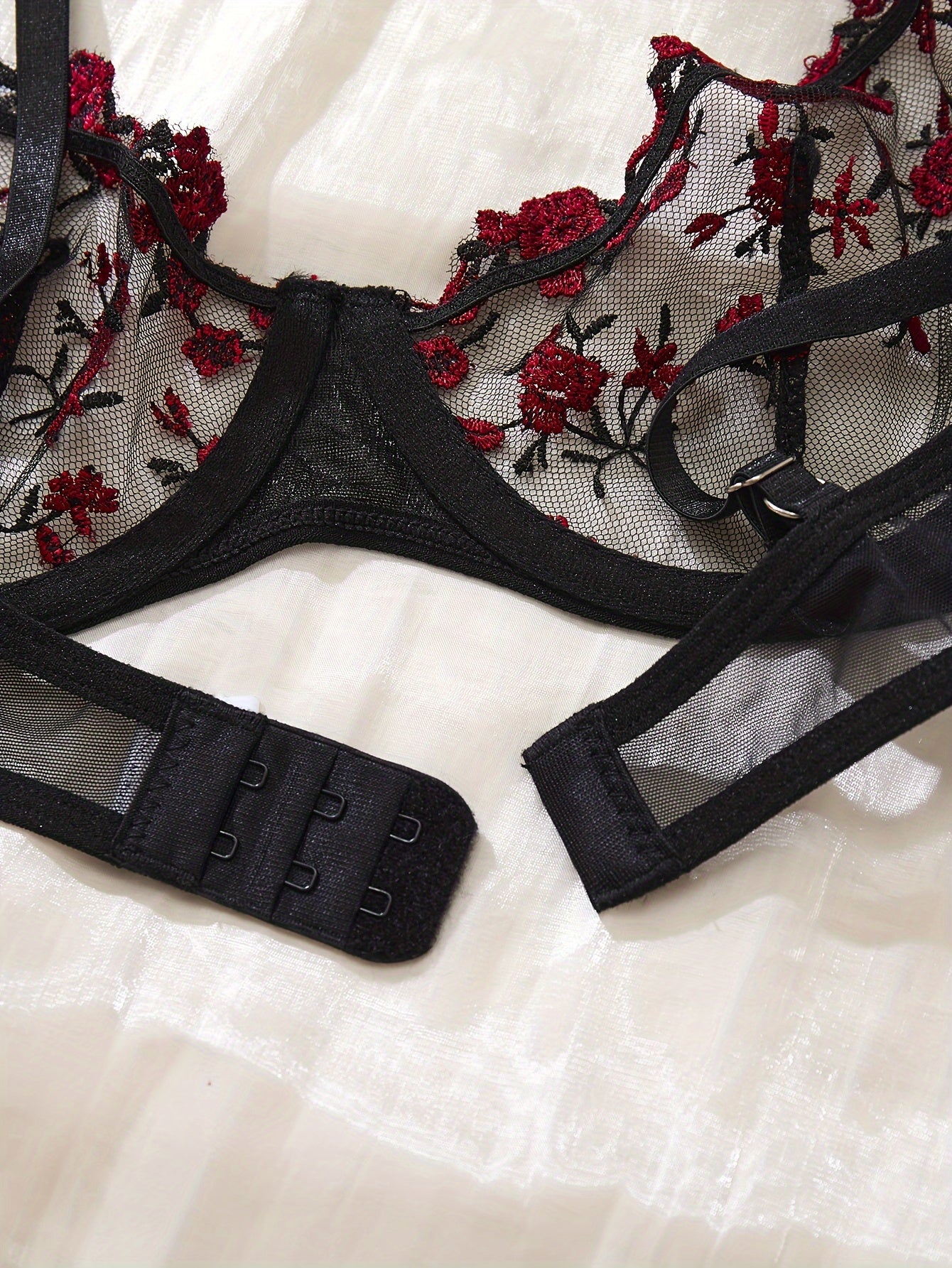 3-delige Bloemenborduursel Lingerieset – Semi-doorschijnbare Cami & String