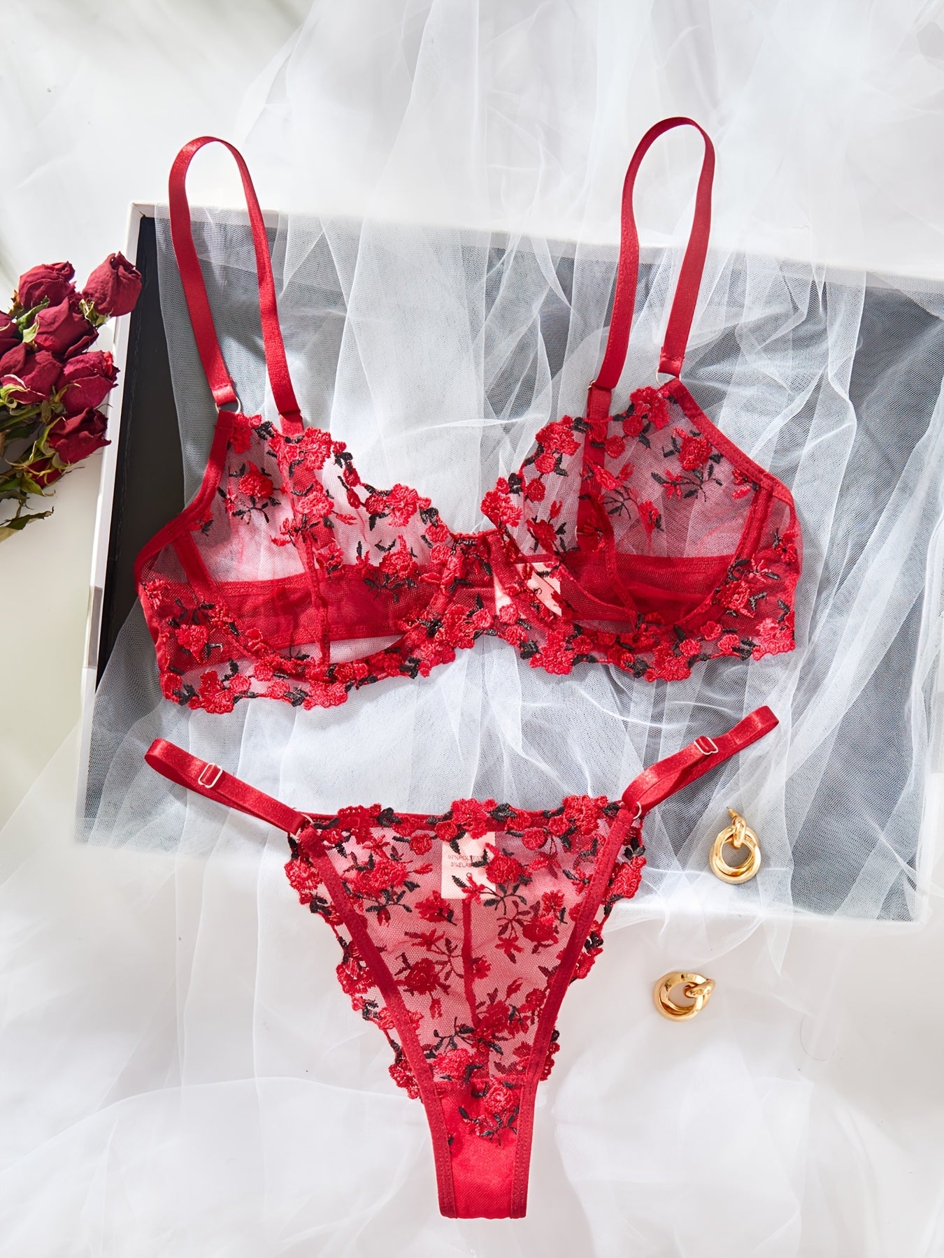 Valentijn Limited Edition — Blauwe bloemenkant beha & high-waist slip, semi-transparant met verstelbare strikjes