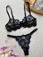 Valentijn Limited Edition — Blauwe bloemenkant beha & high-waist slip, semi-transparant met verstelbare strikjes