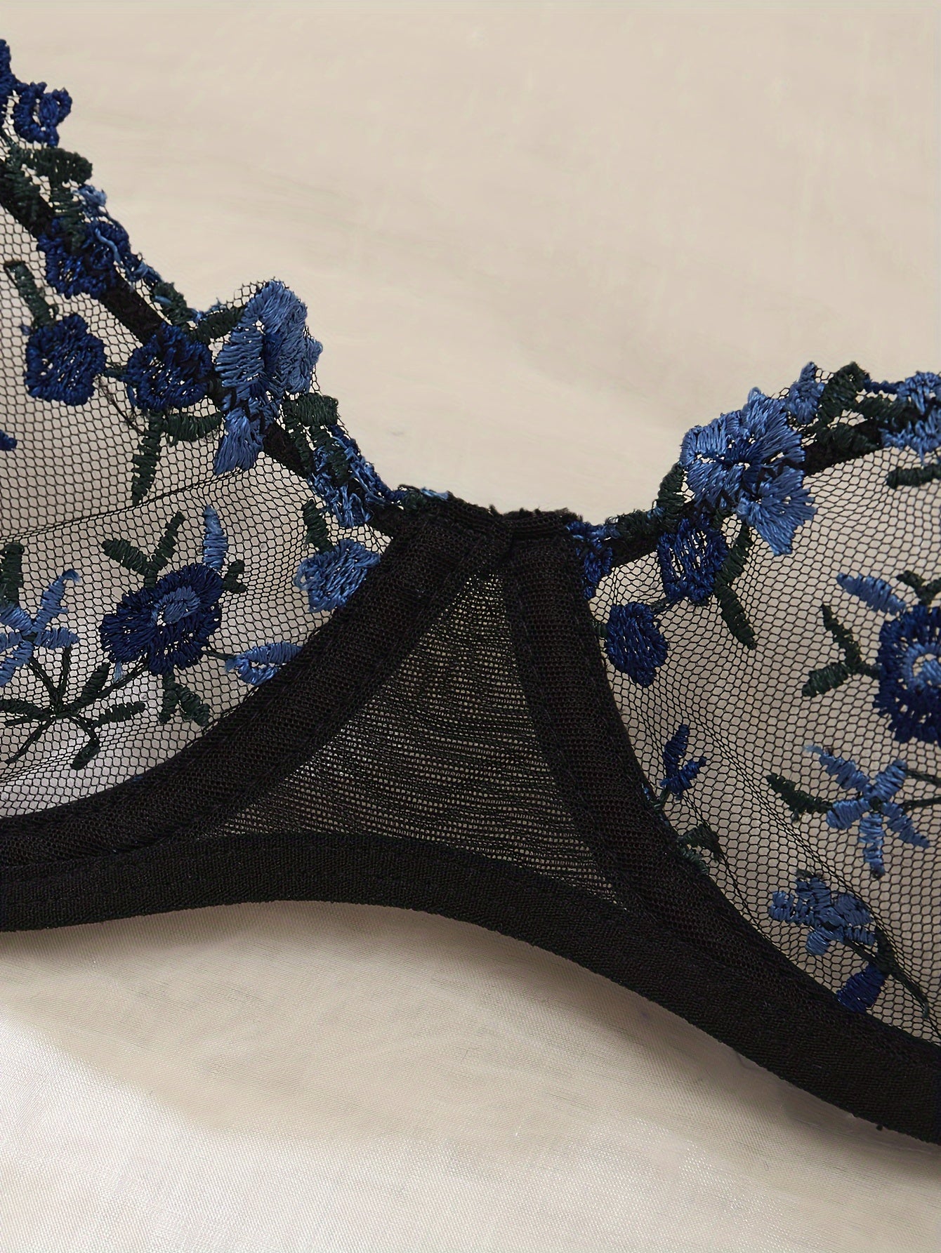 3-delige Bloemenborduursel Lingerieset – Semi-doorschijnbare Cami & String