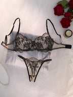 ELEGANT Embroidered Lingerieset met Mesh String – Semi-doorschijnend