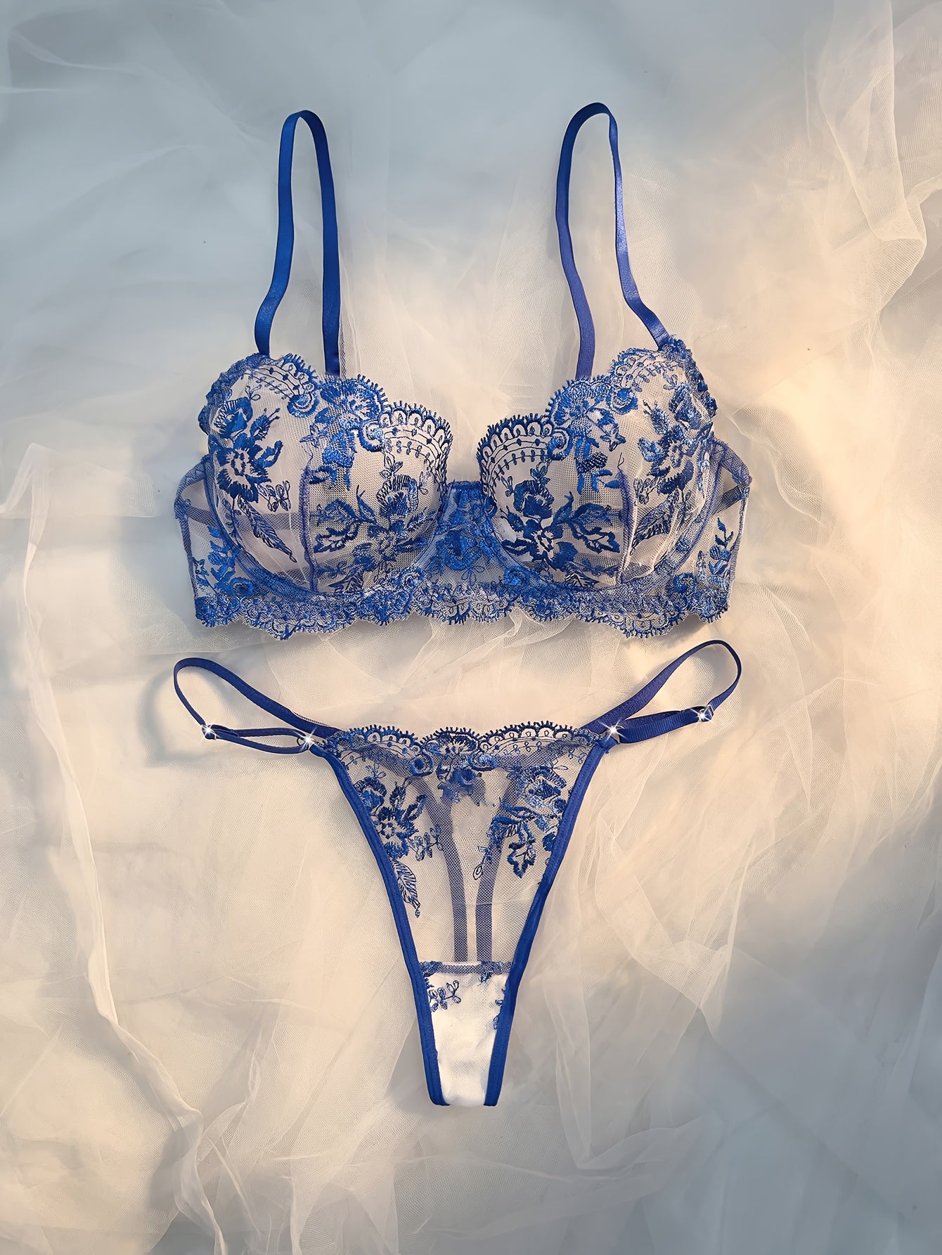 Vrouwelijke Lingerieset met Bloemenprint en Kant – Semi-doorschijnend