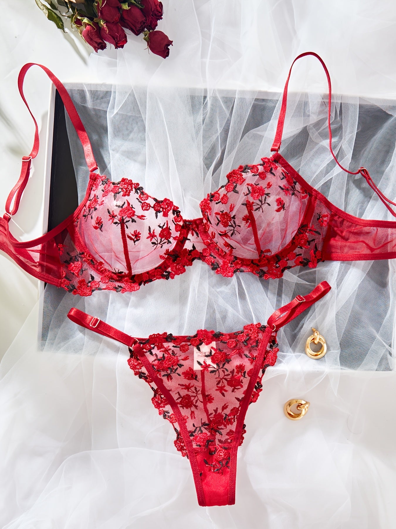 Valentijn Limited Edition — Blauwe bloemenkant beha & high-waist slip, semi-transparant met verstelbare strikjes