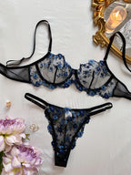 Valentijn Limited Edition — Blauwe bloemenkant beha & high-waist slip, semi-transparant met verstelbare strikjes