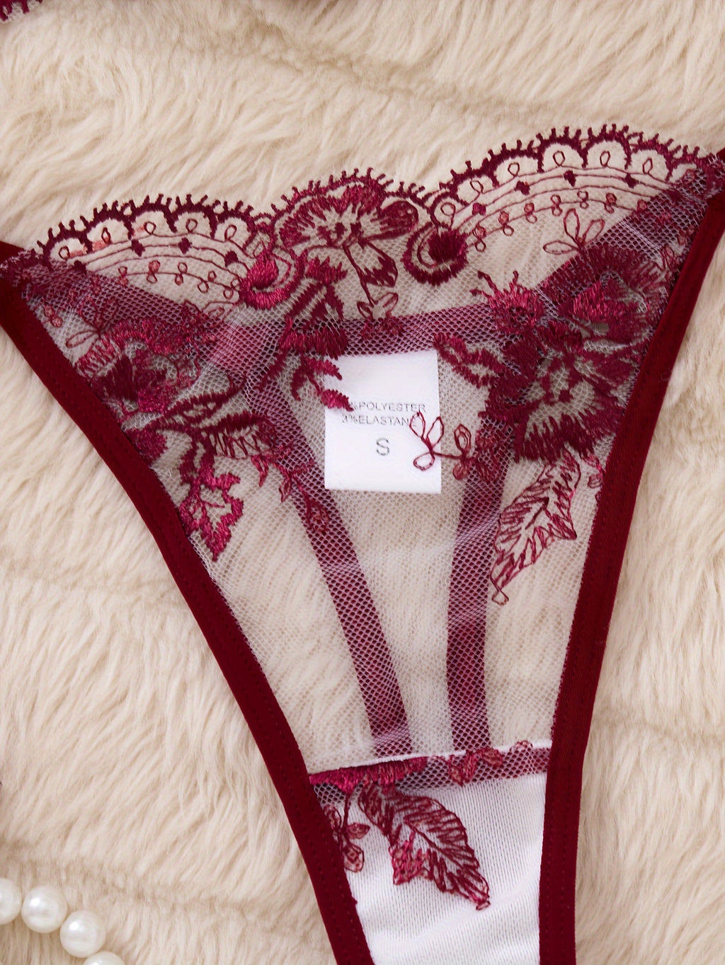 ELEGANT Embroidered Lingerieset met Mesh String – Semi-doorschijnend