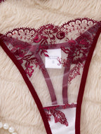 ELEGANT Embroidered Lingerieset met Mesh String – Semi-doorschijnend