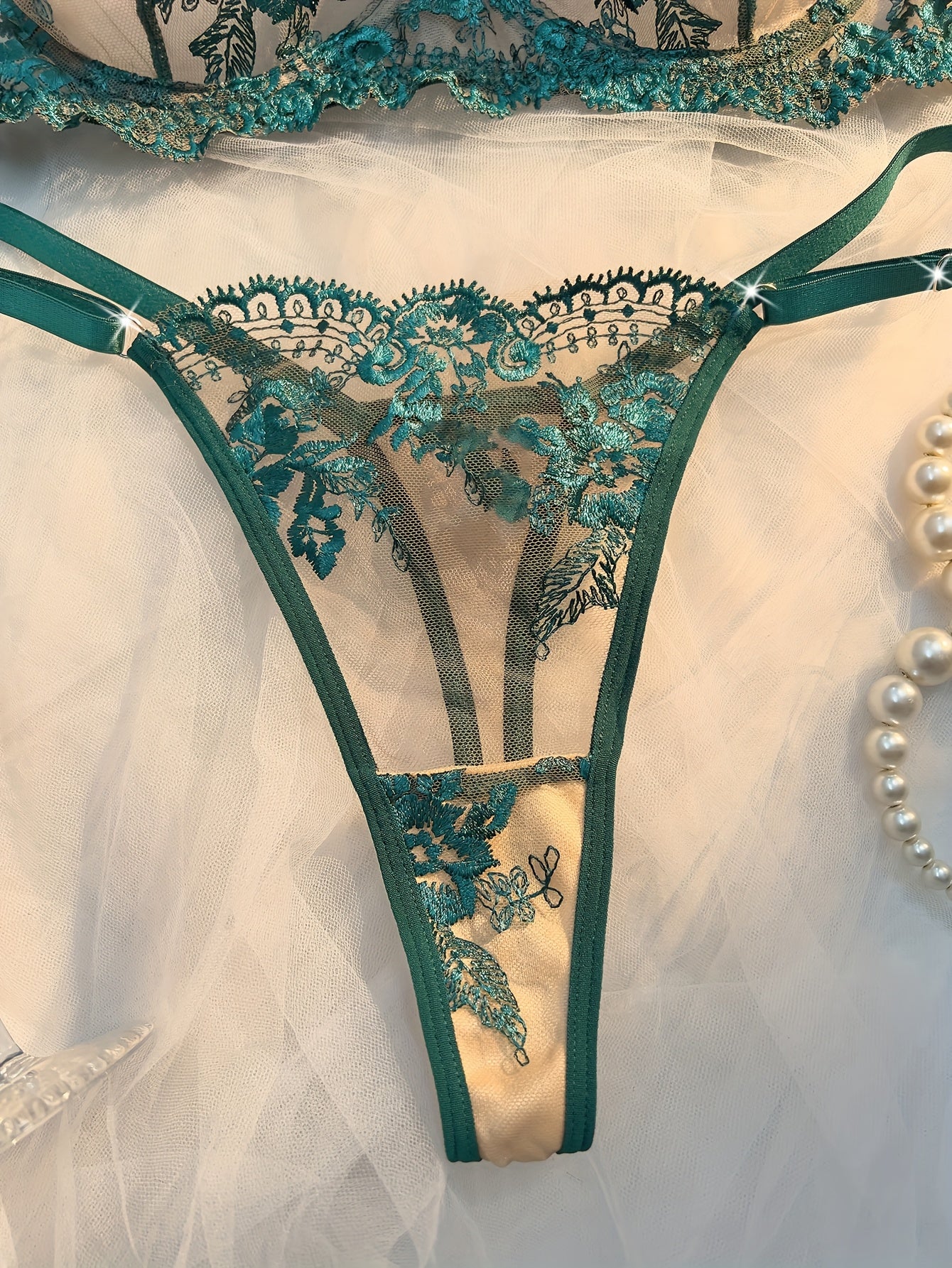 Vrouwelijke Lingerieset met Bloemenprint en Kant – Semi-doorschijnend
