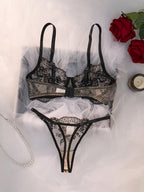 ELEGANT Embroidered Lingerieset met Mesh String – Semi-doorschijnend