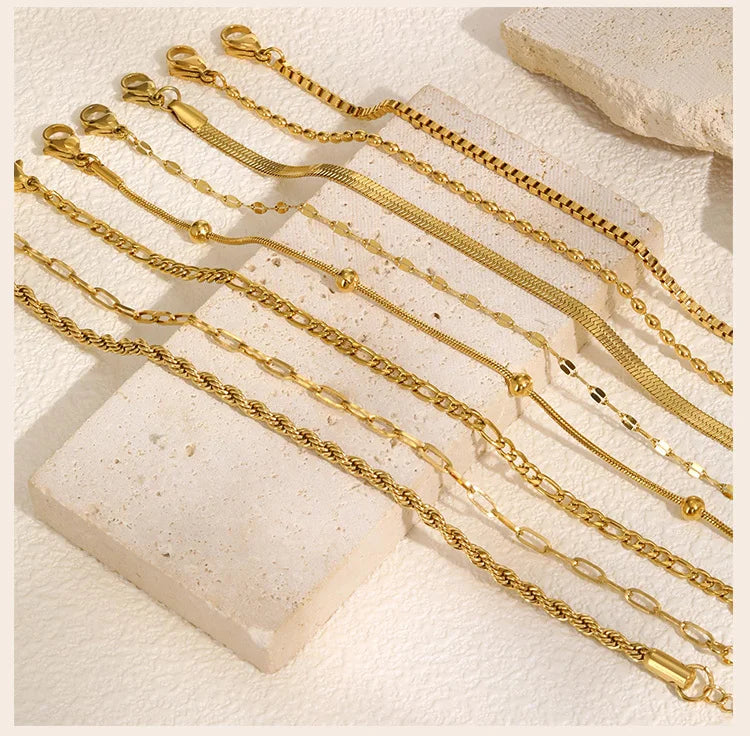 Dunne Herringbone Armband - Goudkleurig RVS