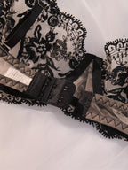 ELEGANT Embroidered Lingerieset met Mesh String – Semi-doorschijnend