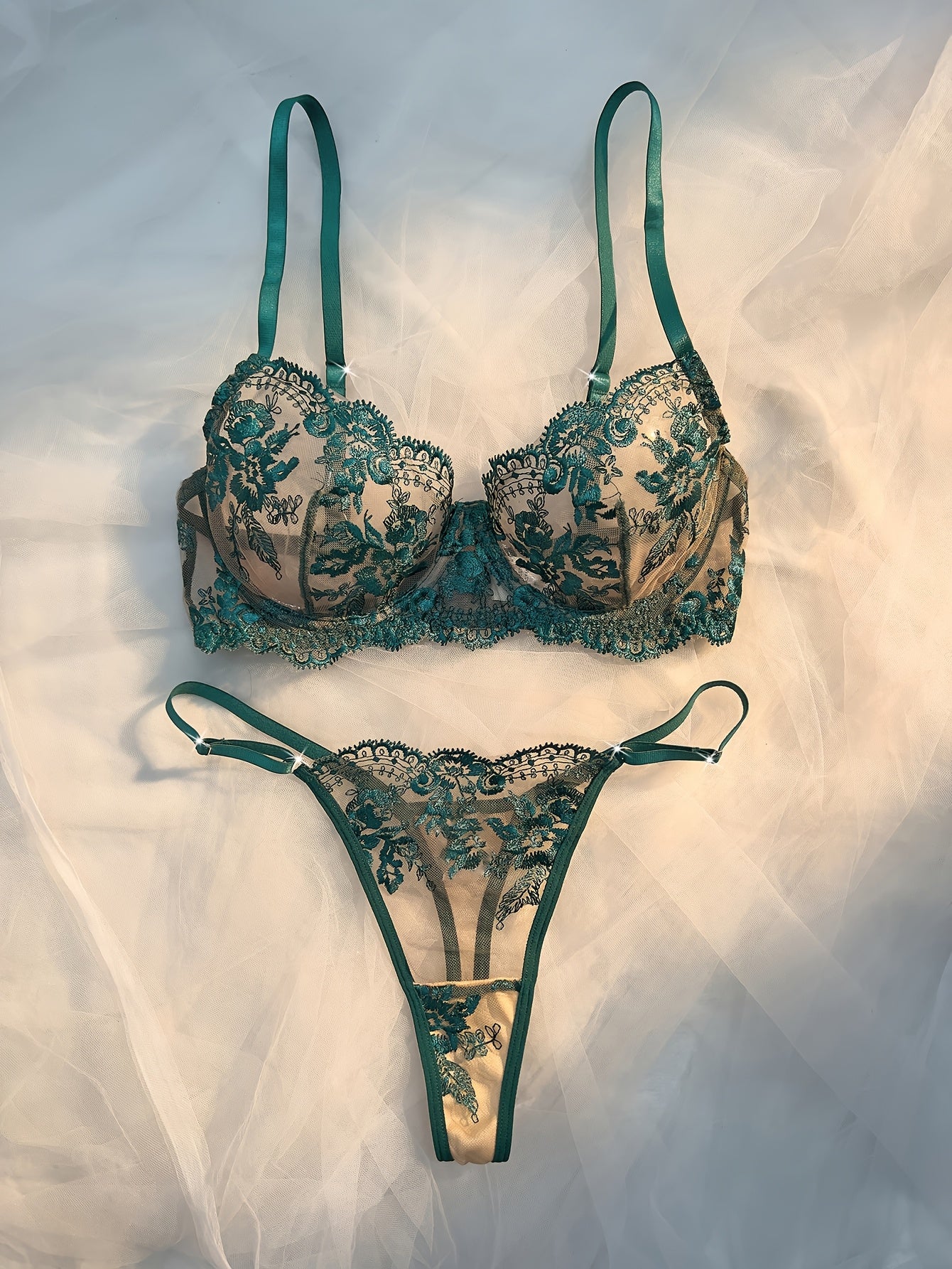 Vrouwelijke Lingerieset met Bloemenprint en Kant – Semi-doorschijnend